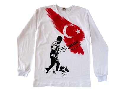 ATATÜRK VE TÜRK BAYRAK ARMALI UZUN KOL TİŞÖRT